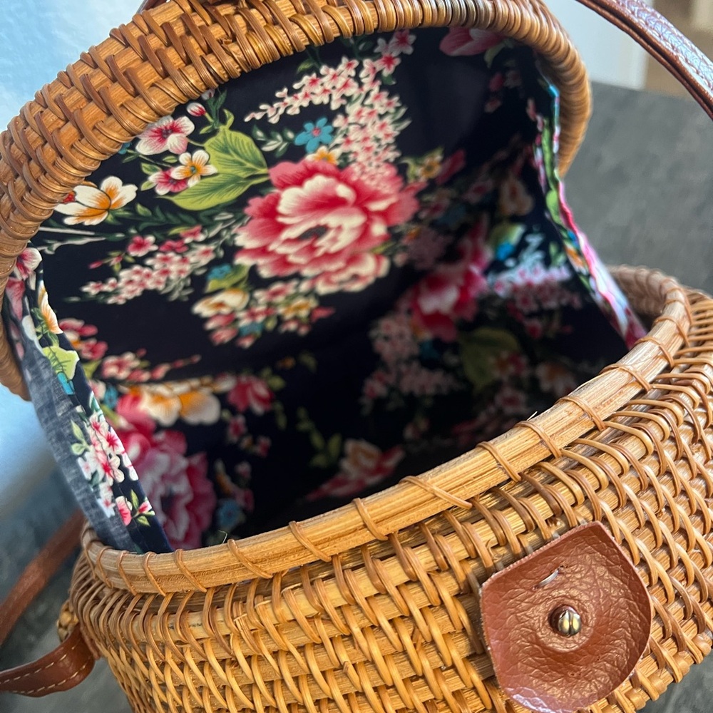 Round Straw Tan Crossbody Bag - Picture 3 of 8